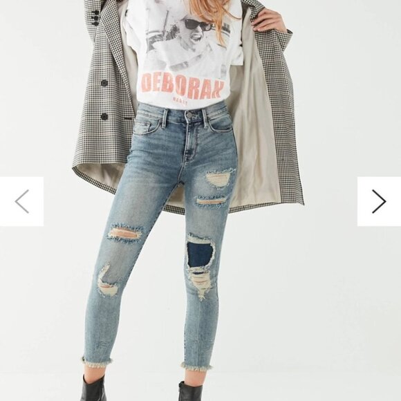 BDG Crop Twig‎ High Rise Distress - Picture 2 of 12